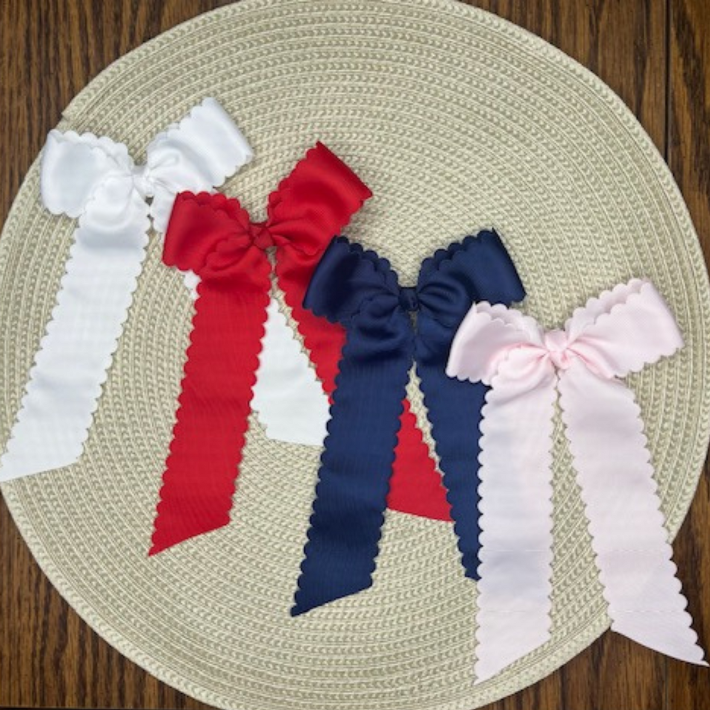 4" Scalloped Tail Bow